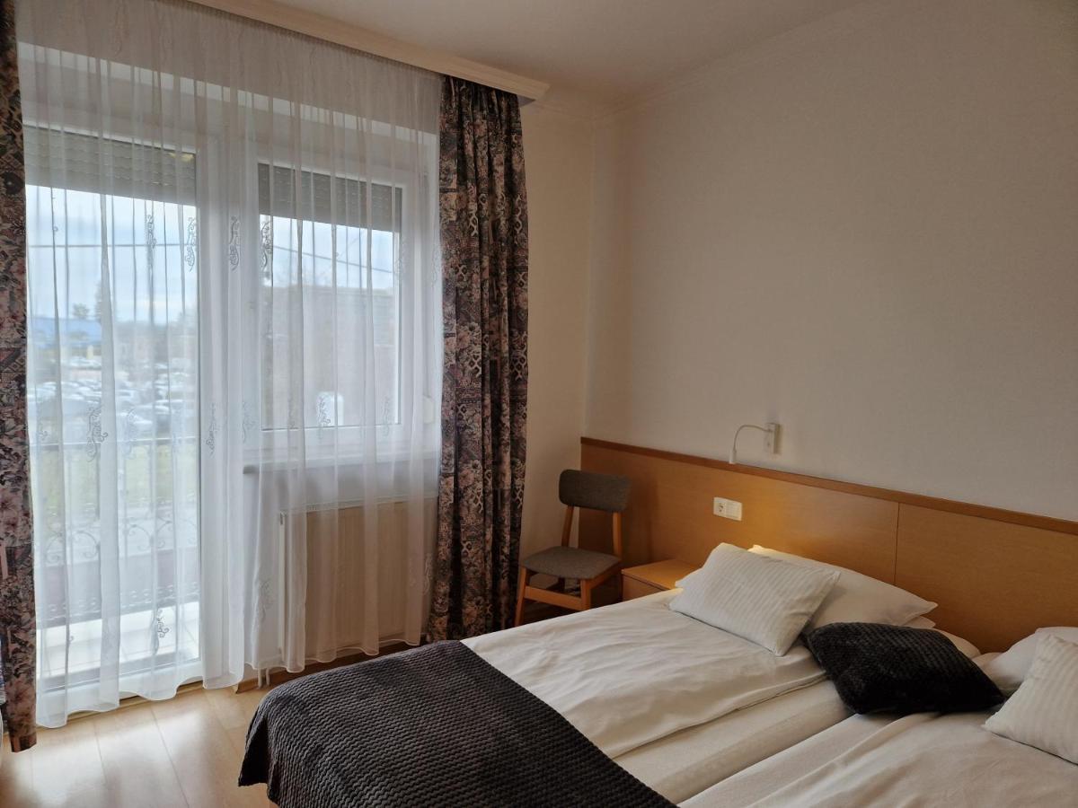 Hotel Eva Panzio Sárvár Zewnętrze zdjęcie